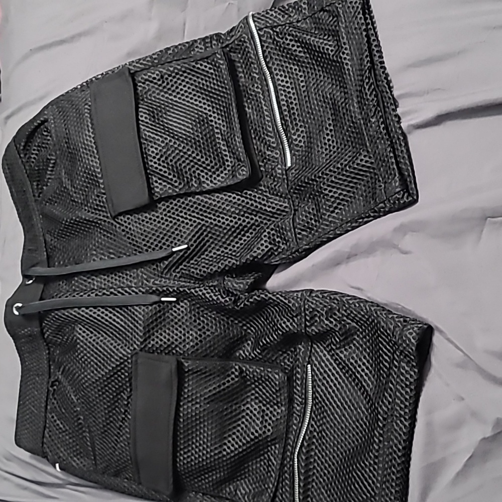 Brand new w/o tags Champs shorts L with 4 pockets